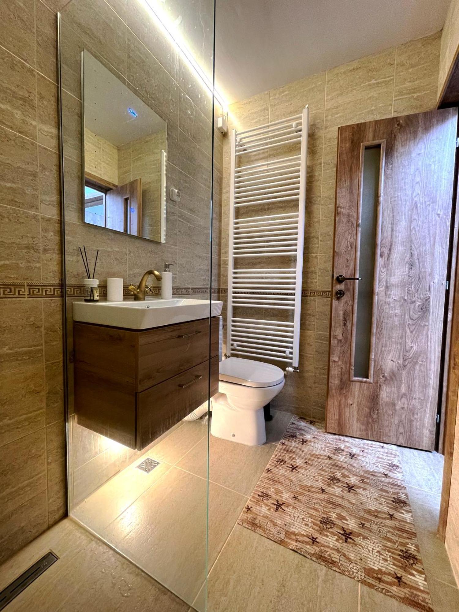 Central Residence Târgu Jiu Εξωτερικό φωτογραφία
